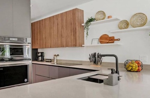 Country Walk House | Family Fun Villa Pool, Games & Outdoor Kitchen