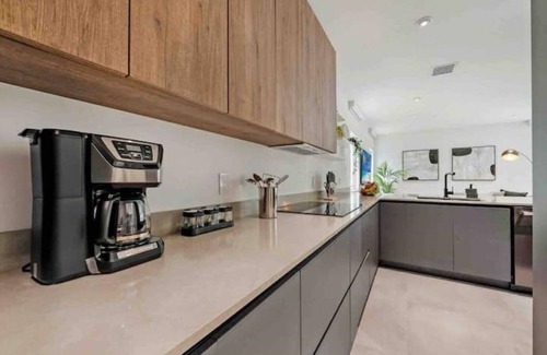 Country Walk House | Family Fun Villa Pool, Games & Outdoor Kitchen