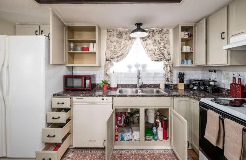 Mount Pleasant House | Family Getaway and Modern Farmhouse