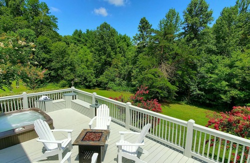 Blairsville Cottage | *FAMILY GETAWAY*Deck/Firepit/HOT TUB & Fireplace