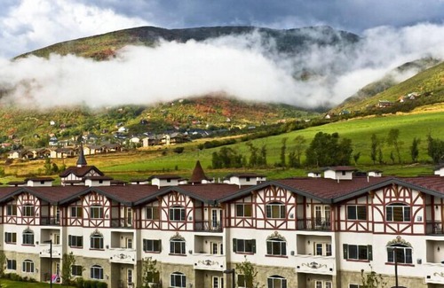 Midway Villa | Family Getaway~Pool, Tubing, Skiing, & Ice Castles Villa 1063