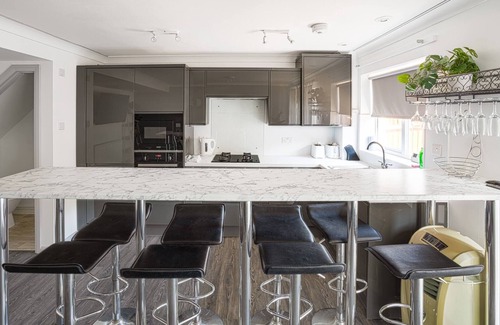 Peacehaven Apartment | Family Holiday Home With Hot Tub Sleeps 8