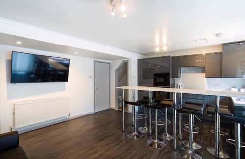 Peacehaven Apartment | Family Holiday Home With Hot Tub Sleeps 8