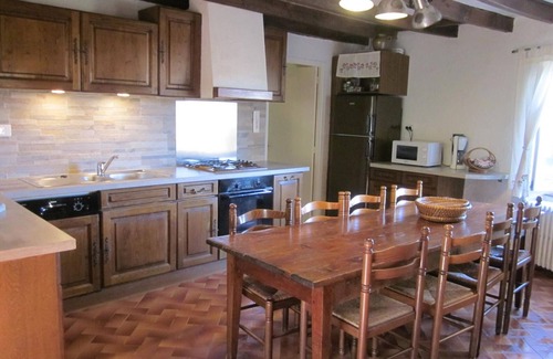 Ferrieres-sur-Sichon Cottage | Family home with enclosed garden, fireplace, pets allowed and internet in Ferrières-sur-Sichon