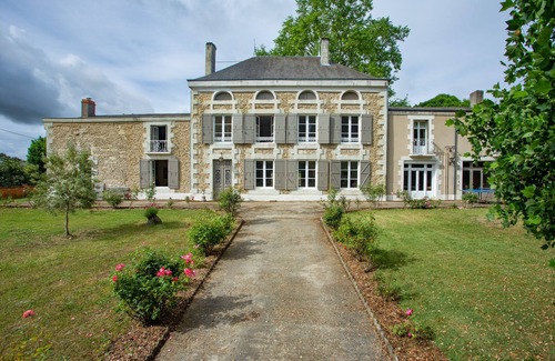Thurageau House | Family home in a wooded park with swimming pool near Futuroscope