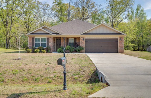 Normal Cottage | Family Home w/Covered Patio in Ardmore