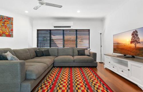 Clifton Beach House | Family home with pool - 2 mins to beach & playground