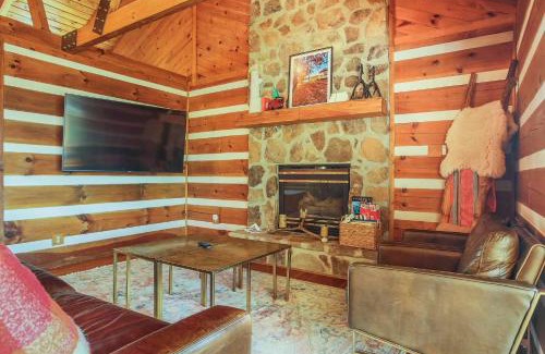 Baxter House | Family Home with Porch and Center Hill Lake Views!