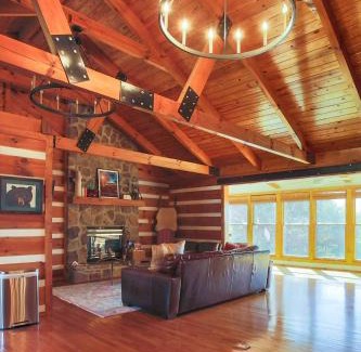 Baxter House | Family Home with Porch and Center Hill Lake Views!