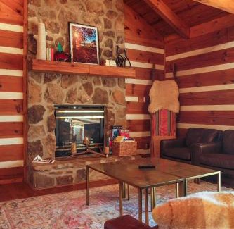 Baxter House | Family Home with Porch and Center Hill Lake Views!