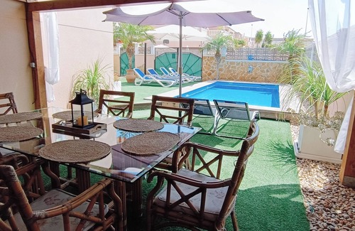Gran Alacant House | Family house with its own swimming pool. Close to stores.