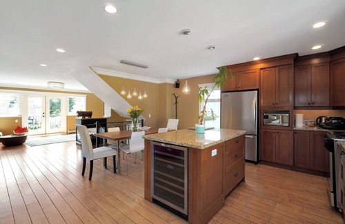 Ambleside House | Family house with hot tub. Walk to beach & kids parks. No cars neded.