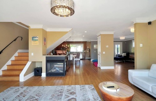 Ambleside House | Family house with hot tub. Walk to beach & kids parks. No cars neded.