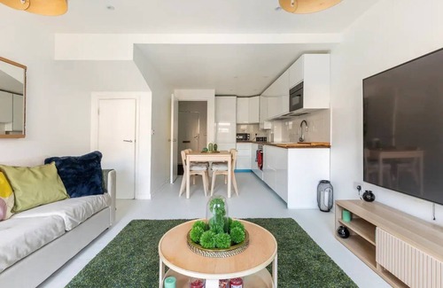 Southwark House | Family King Suites with Free Parking & Garden