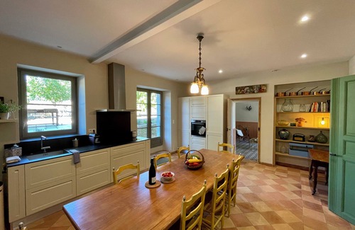 Cesseras House | Family mansion with large swimming pool and air-conditionned bedrooms