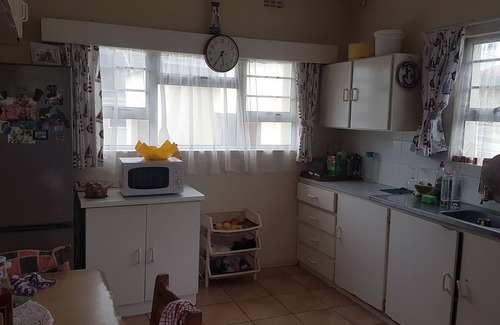 Kidd's Beach Cottage | Family Owned 4 Bedroom Beach Cottage with amazing views