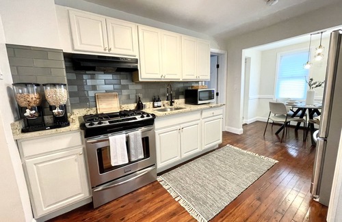 Franklin Square Apartment | Family-Pet Friendly Close 2 Long Island Railroad, NYC/Incl. Free WI-FI & Parking