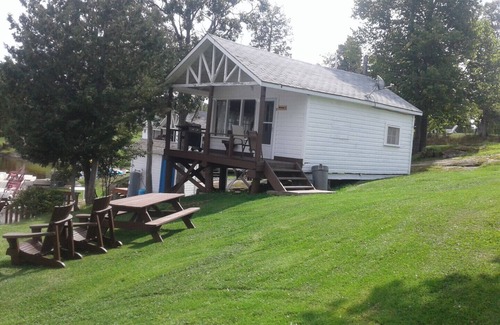Port Loring Cottage | "FAMILY & PET FRIENDLY RETREAT" with lakefront view #3