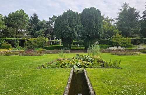 Wageningen House | Family Retreat w/Scenic Views, Onsite Dining | Nature Trails & Wellness Access