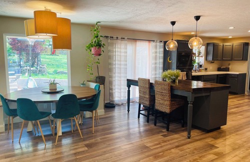 Springfield House | Family Retreat with HUGE in ground pool!