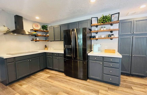 Springfield House | Family Retreat with HUGE in ground pool!