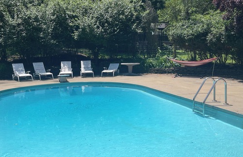 Springfield House | Family Retreat with HUGE in ground pool!