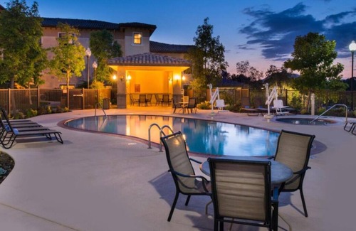 Thousand Oaks House | Family Reunion Lodging! 3 Units w/Full Kitchens