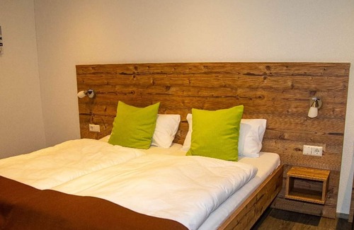Calw Apartment | Family room with 2 separate bedrooms, max. 4 persons