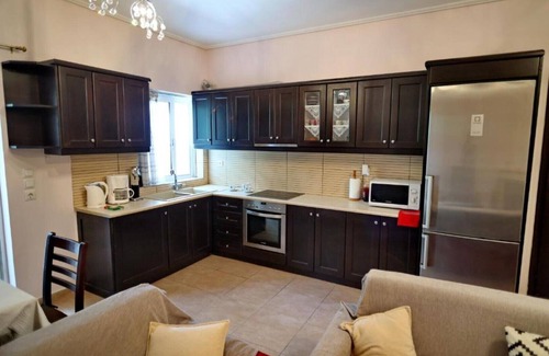 Nafpaktos Apartment | Family-sized 5 minfrom the beach!