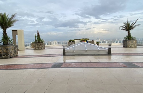 A. Bonifacio Condo | Family-sized condo w/hot shower, Wi-Fi, TV, terrace on 39F