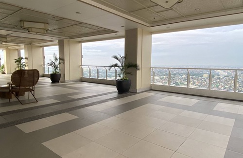 A. Bonifacio Condo | Family-sized condo w/hot shower, Wi-Fi, TV, terrace on 39F