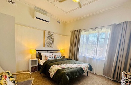 Shepparton South House | Family-sized home in Shepparton - 3 minutes to the lake