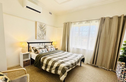 Shepparton South House | Family-sized home in Shepparton - 3 minutes to the lake