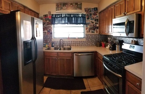 Midland House | Family-sized home with quick access to the loop!