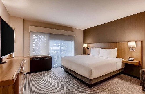 Mountain House Hotel | Family Ski Getaway! 4 Relaxing Units, Soothing Jacuzzi, Mountain Views!