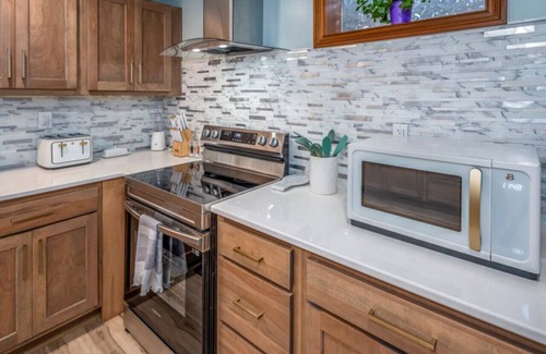 Walton House | Family Stay! Near both Ark & Creation Museum!