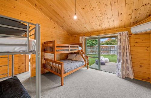 Albert Town House | Family Stays very private close to Park with a Games Room Sleeps 10