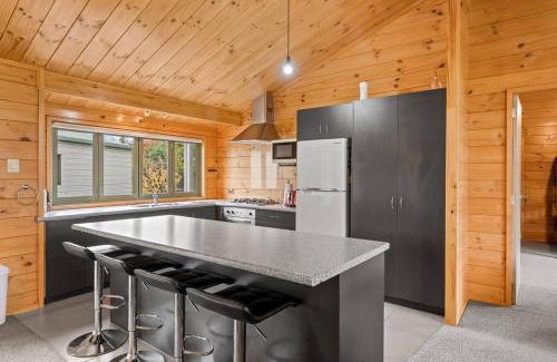 Albert Town House | Family Stays very private close to Park with a Games Room Sleeps 10