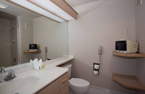 Parkrose House | Family Vacay! Modern Unit, Restaurant, Fitness Center