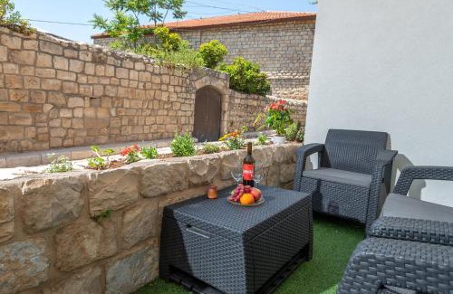 Artists Colony Villa | Family Villa - Prime Location Old City