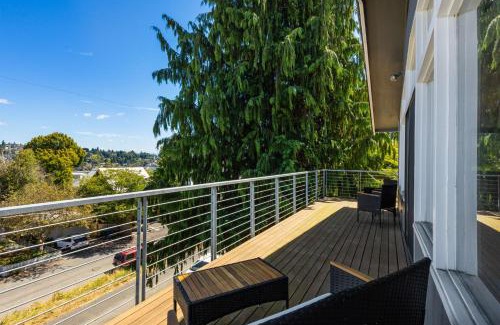 North Queen Anne House | Family West Emerson Retreat Deck Basement City Views