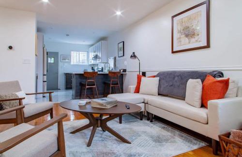 Truxton Circle House | Fancy 1-BR in Central Location Parking available