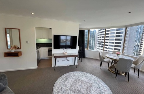 The Rocks Apartment | Fancy home with water view in the rocks