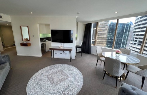 The Rocks Apartment | Fancy home with water view in the rocks