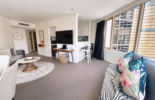 The Rocks Apartment | Fancy home with water view in the rocks