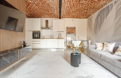 Riva Apartment | Fanstastic 2BDRM Biella Center!