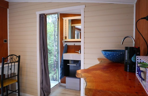 Wainui Ski Chalet | Fantail Bush Chalet, bush and golf on your doorstep!