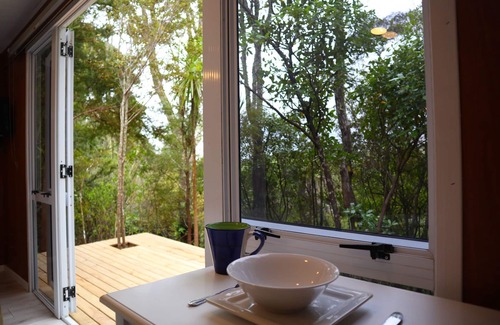 Wainui Ski Chalet | Fantail Bush Chalet, bush and golf on your doorstep!