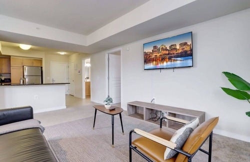 Aurora Highlands Apartment | Fantastic 2/1 BR Apt in Pentagon City