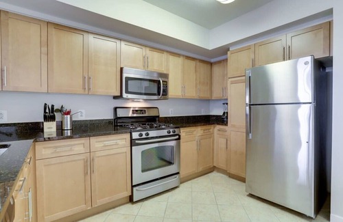 Aurora Highlands Apartment | Fantastic 2/1 BR Apt in Pentagon City